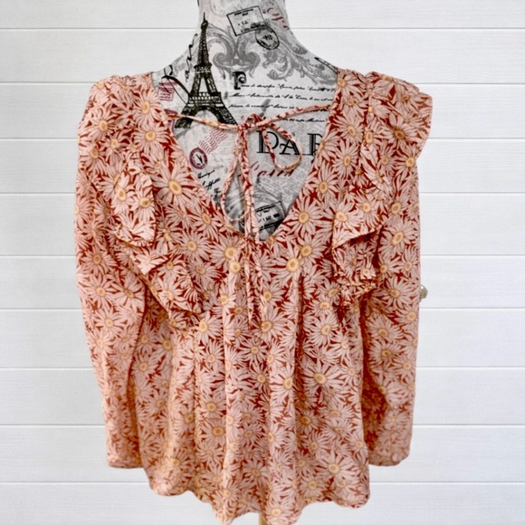 NWT Simply Southern Happy Daisy Blouse. Ruffled. Scalloped Bottom.
Women L. - Picture 3 of 3